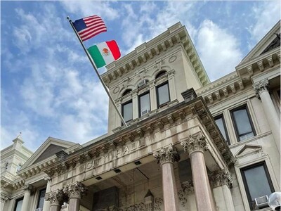 ONDEA EN JERSEY CITY EL PENDÓN TRICOLOR Y CELEBRA A MÉXICO